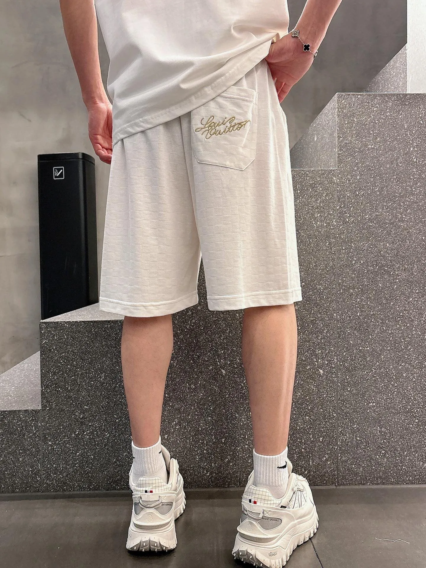 Louis Vuitton/Louis Vuitton embroidered badge checkerboard shorts